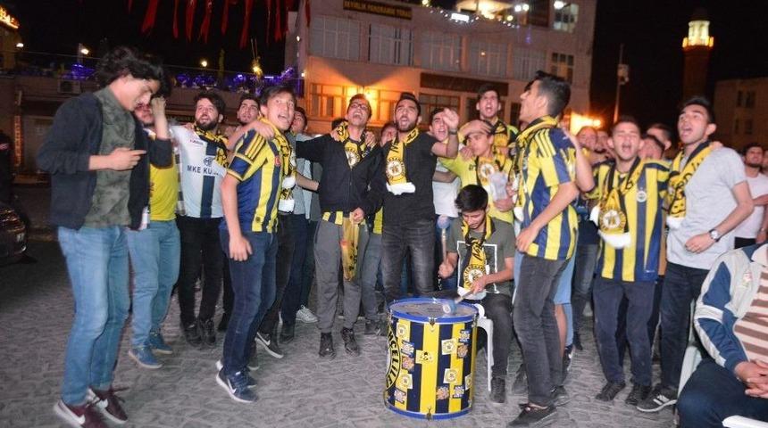 Mardin&rsquo;de Gen&ccedil;lerin Fenerbah&ccedil;e Coşkusu