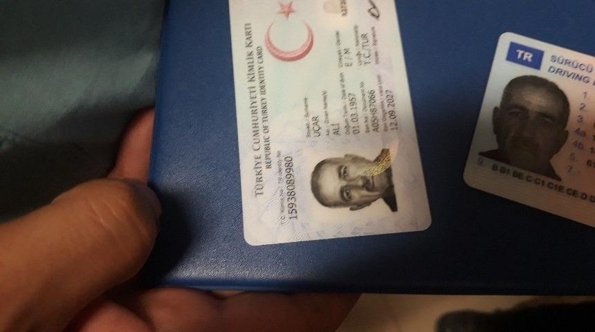 Anne Ve Babasını Bı&ccedil;aklayark &Ouml;ld&uuml;rd&uuml;