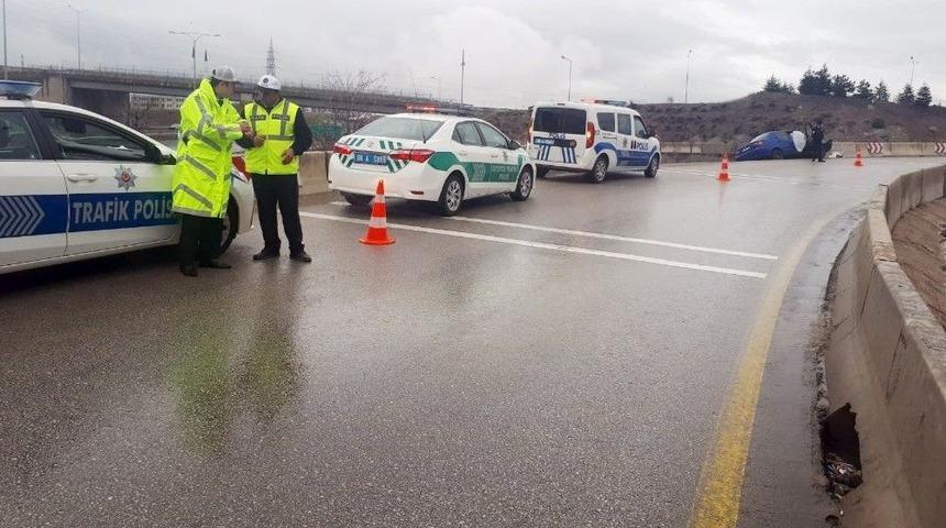 Başkent&rsquo;te Trafik Kazası: 1 &Ouml;l&uuml;, 2 Ağır Yaralı