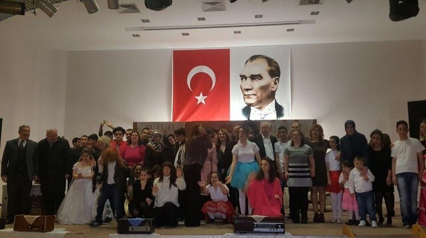 &Ouml;zel &Ouml;ğrenciler G&ouml;n&uuml;llerince Eğlendiler