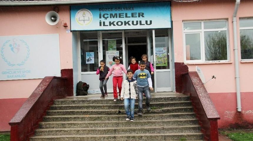 4 Ayrı Depremin Meydana Geldiği G&ouml;lyaka&rsquo;da Eğitim &Ouml;ğretim Devam Ediyor