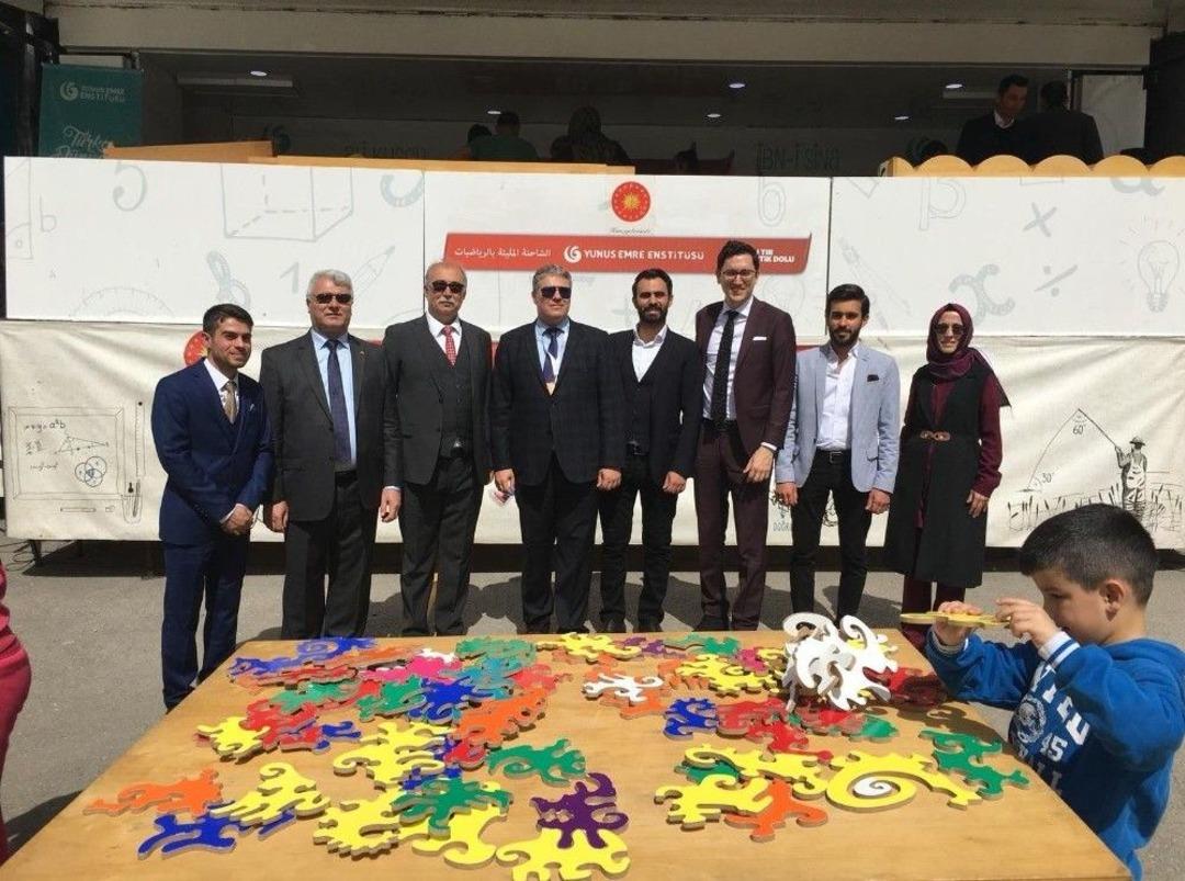 Matematik Tırı D&uuml;nyaya A&ccedil;ılıyor