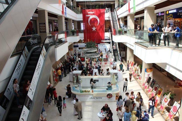 Şehirlerin Sembolleri Elma Tablolarını Renklendirdi G2