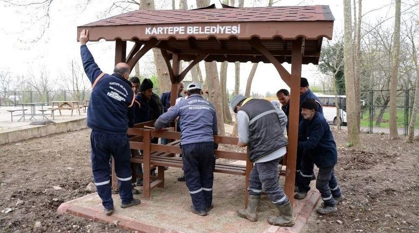 Kartepe Belediyesi’nden Okullara Kamelya