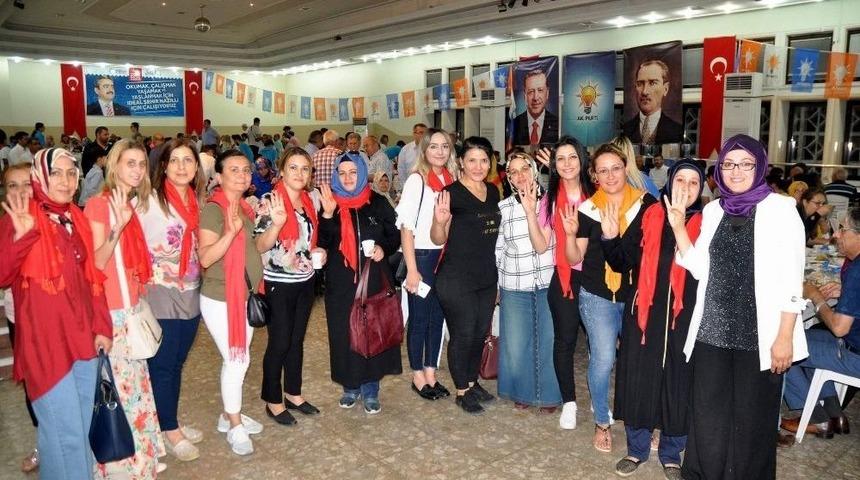 Ak Parti’nin İftarında İzdiham Yaşandı