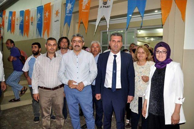 Ak Parti’nin İftarında İzdiham Yaşandı