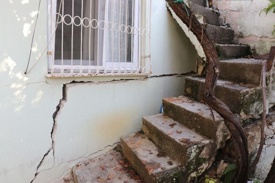 Gizemli Kazının Yapıldığı Mahallede &rsquo;&ccedil;&ouml;kme&rsquo; Korkusu