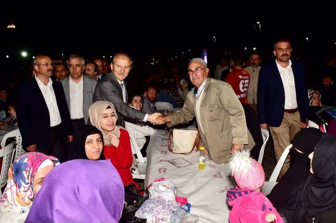 Sultanahmet&rsquo;te Beş Bin Kişi Sahurda Buluştu