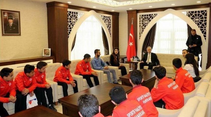 U16 Basketbol Takımı Oyuncularından Vali Toprak&rsquo;a Ziyaret