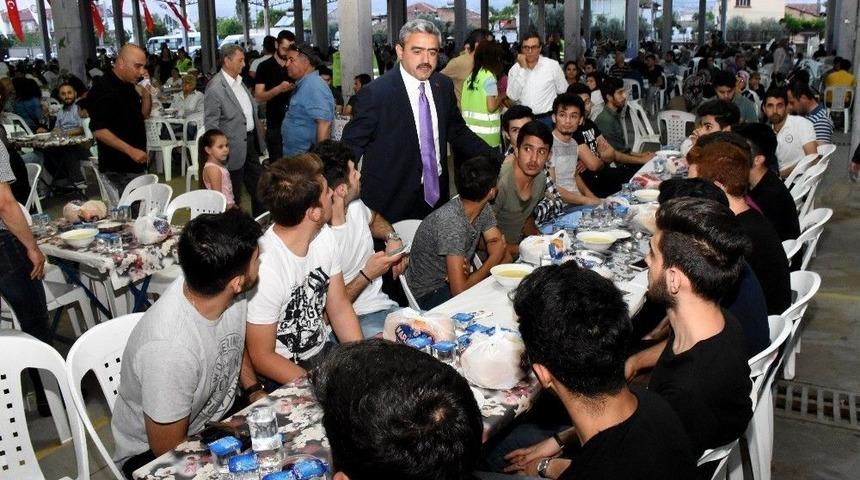 Nazilli Belediyesi&rsquo;nden 5 Bin Kişilik İftar Yemeği