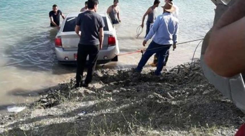 El Freni &Ccedil;ekilmeyen Otomobil Baraja U&ccedil;tu