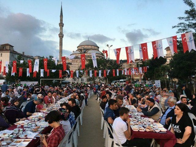 Beykozlular Sokak İftarında Bir Araya Geldi