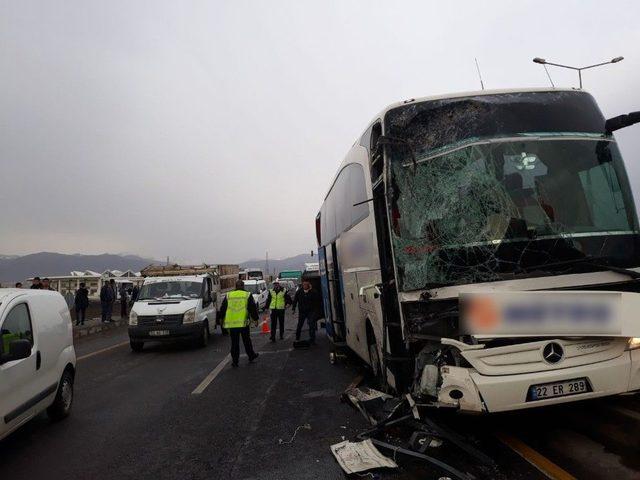 Bingöl’de 2 Otobüs Çarpıştı: 7 Yaralı