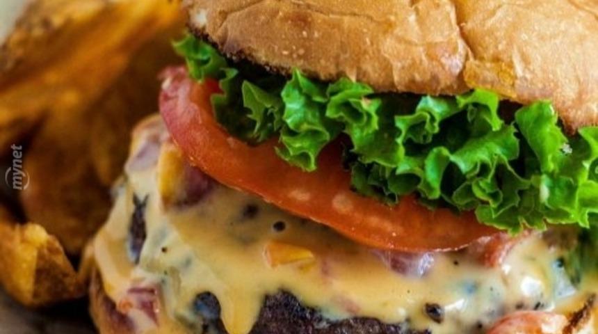 Canan Karatay'a; ''Yeme Evladım Yeme G&uuml;l&uuml;m'' Dedirten 15 Leziz Hamburger