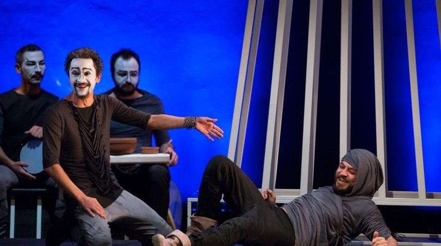 Kundak&ccedil;ı Ayakta Alkışlandı