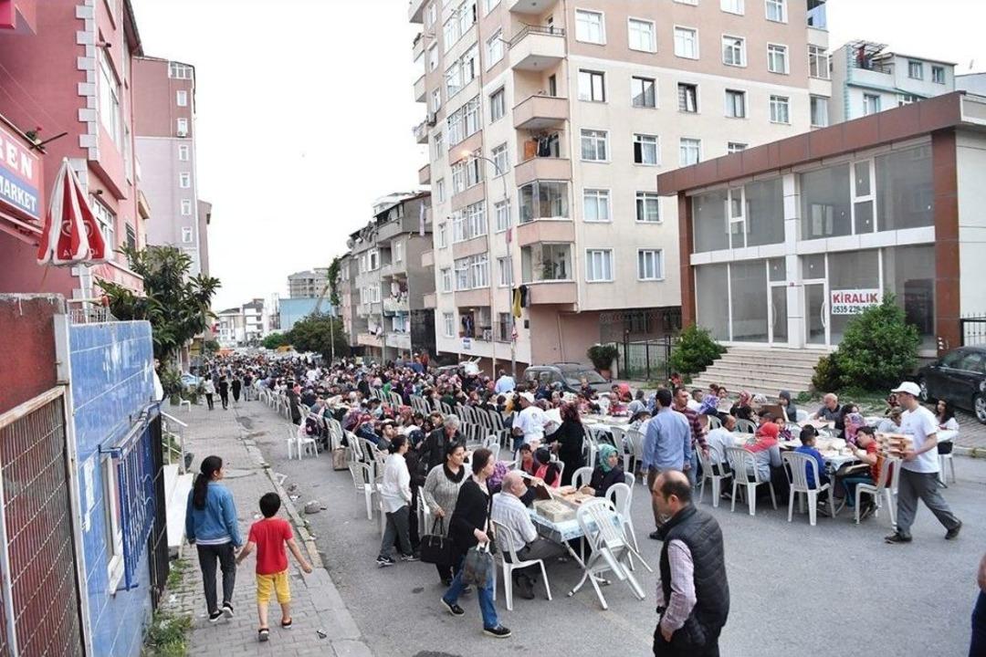 Ramazan Coşkusu Maltepe&rsquo;nin Sokaklarında Yaşanıyor