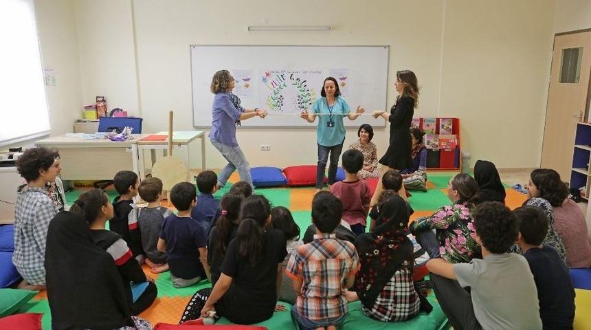 Oyunları Basit, Mutlulukları Tarifsiz