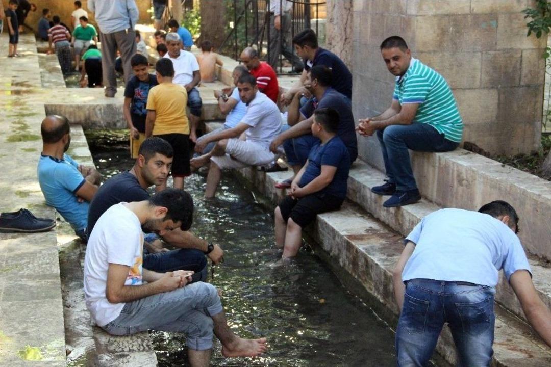 (&ouml;zel Haber) Ramazan&rsquo;da Sıcaktan Bunalanlar Soluğu Balıklıg&ouml;l&rsquo;de Alıyor