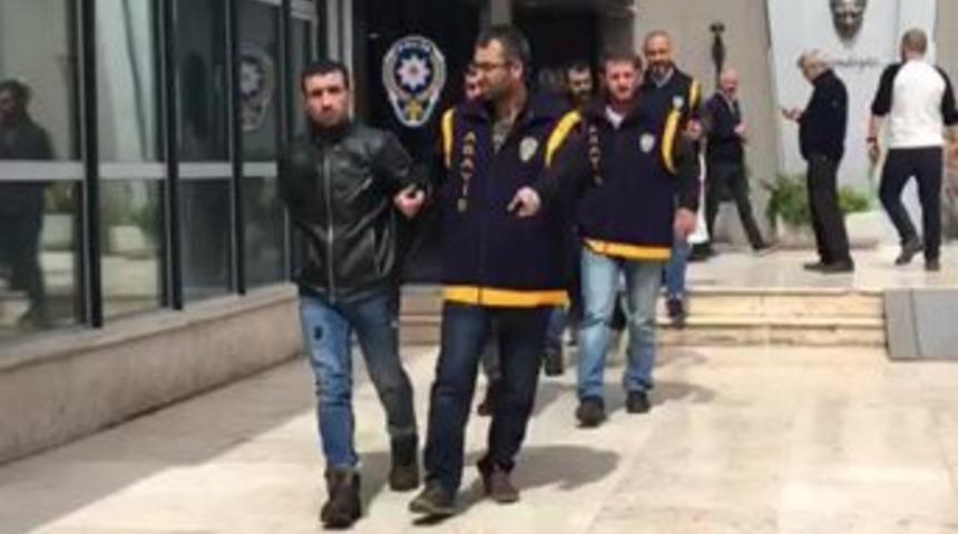 Kovalamaca Sonucu Durdurulan &Ccedil;alıntı Ara&ccedil;taki 4 Kişi G&ouml;zaltına Alındı