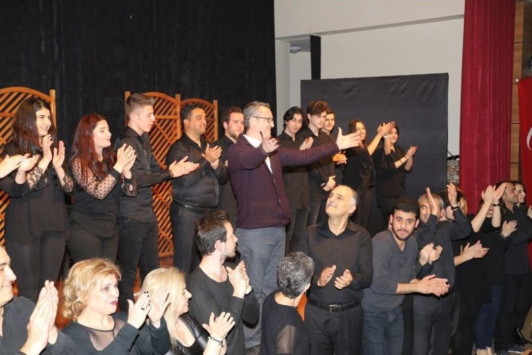 Turgutlu &lsquo;ustaların İzi&rsquo;nde Tiyatro Oyunu İle G&uuml;ld&uuml;