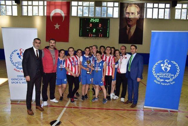 Okul Sporları Hentbol İl Birinciliği Müsabakaları Sona Erdi