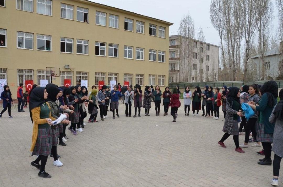 &Ouml;ğrenciler "mobil Gen&ccedil;lik Merkezi" İle Eğleniyor