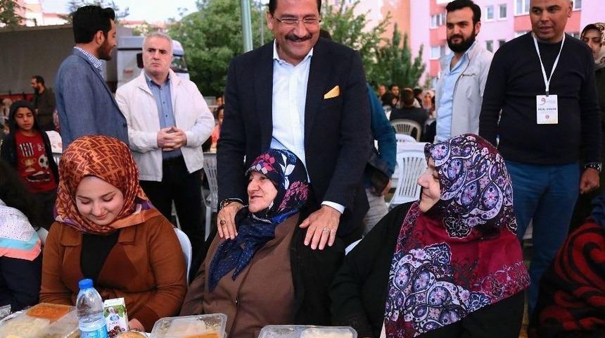 Ke&ccedil;i&ouml;ren&rsquo;de İftar Sevinci Birlikte Paylaşılıyor