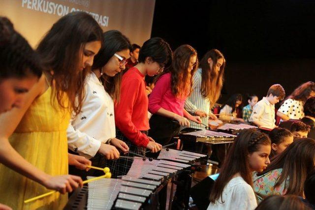 Perküsyon Orkestrası Performansıyla Mest Etti