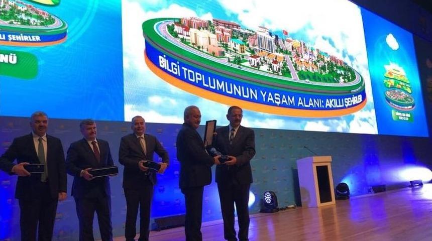 Osmaniye Belediyesi Akıllı Şehir &Ouml;rnek Uygulama &Ouml;d&uuml;l&uuml;ne Layık G&ouml;r&uuml;ld&uuml;