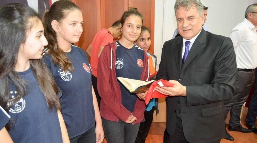 Kuran-ı Kerim &Ouml;ğrenen Liselilere &Ouml;d&uuml;l