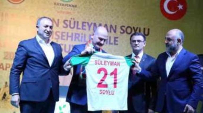 Atik&rsquo;ten Bakan Soylu&rsquo;ya Diyarbekir Forması