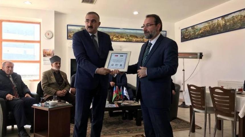 Azerbaycanlı Heyetten Yıldırım&rsquo;a Plaket