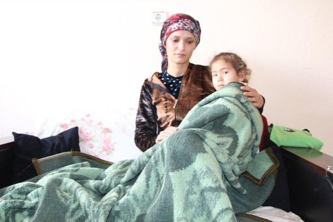 Eşi Cezaevine Giren Anne, &Uuml;&ccedil; &Ccedil;ocuğuyla Tek Başına Yaşam M&uuml;cadelesi Veriyor