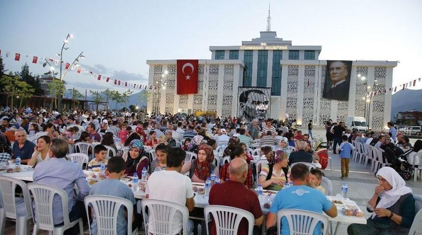 D&ouml;şemealtı&rsquo;nda G&ouml;n&uuml;l Sofraları Doldu Taştı