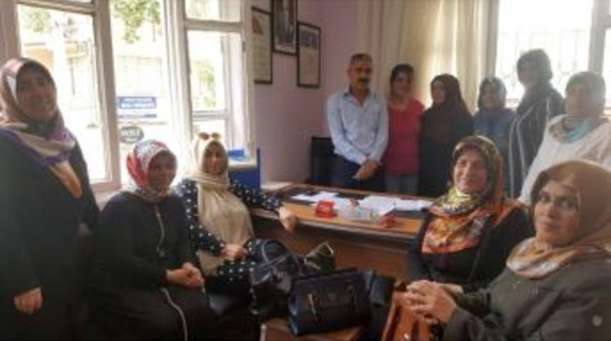 Kadrosuz Usta &Ouml;ğreticiler &Ouml;zl&uuml;k Haklarının İyileştirilmesini İstiyor