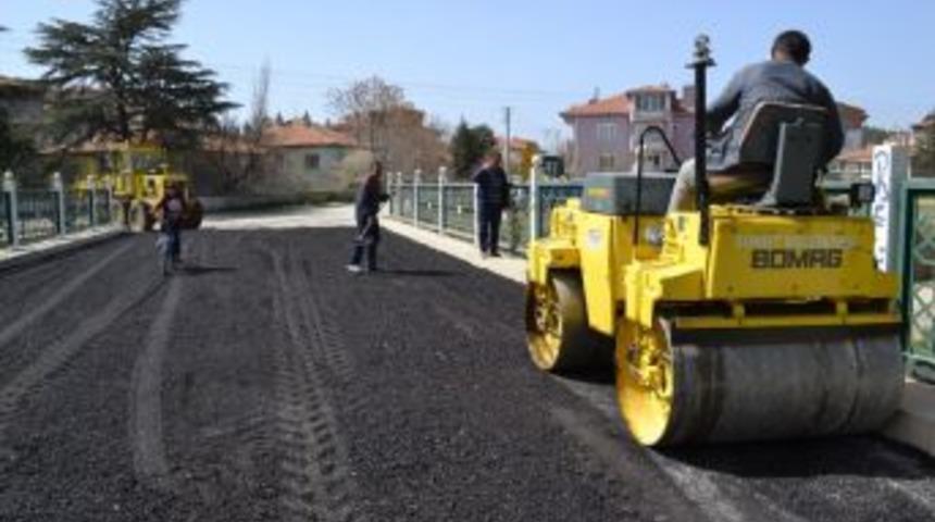 Şuhut&rsquo;ta Asfalt &Ccedil;alışmaları S&uuml;r&uuml;yor