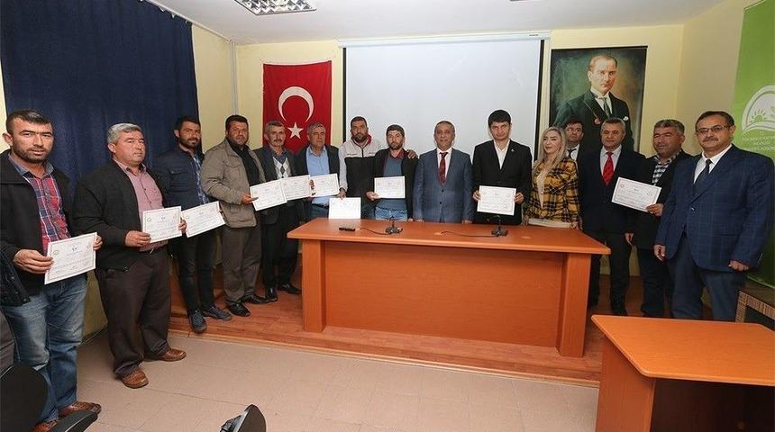 Kursiyerlerin Sertifika Sevinci