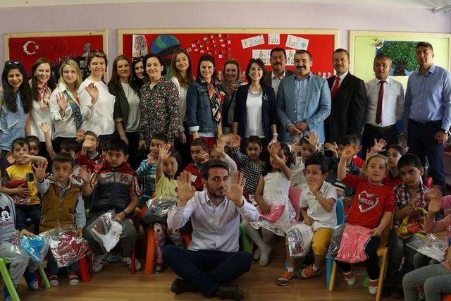 Ewe Türkiye Grubu İhtiyaç Sahibi 500’e Yakın Çocuğa Kıyafet Bağışladı