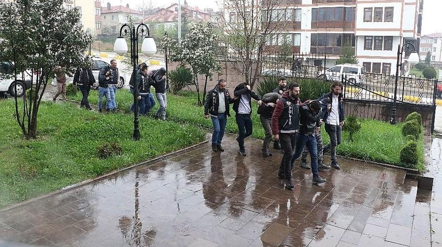 Karab&uuml;k Merkezli Uyuşturucu Operasyonunda 7 Kişi Adliyeye Sevk Edildi
