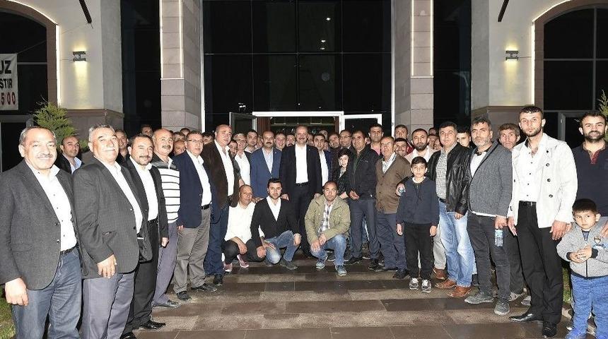 Mamak Belediye Başkanı Akg&uuml;l Vatandaşlarla Sahur Yaptı