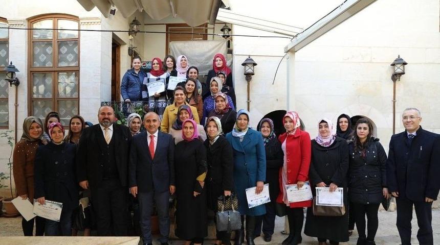 Belediye Konaklarında Çalışan Öğretmenlere Sertifika