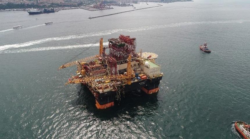 Dev Petrol Arama Platformunun Boğaz&rsquo;dan Ge&ccedil;işi Havadan G&ouml;r&uuml;nt&uuml;lendi