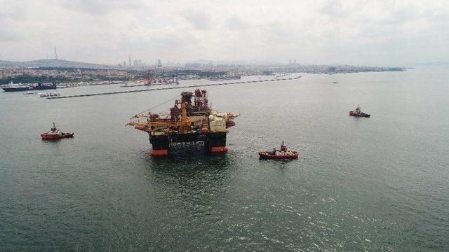 Dev Petrol Arama Platformunun Boğaz’dan Geçişi Havadan Görüntülendi