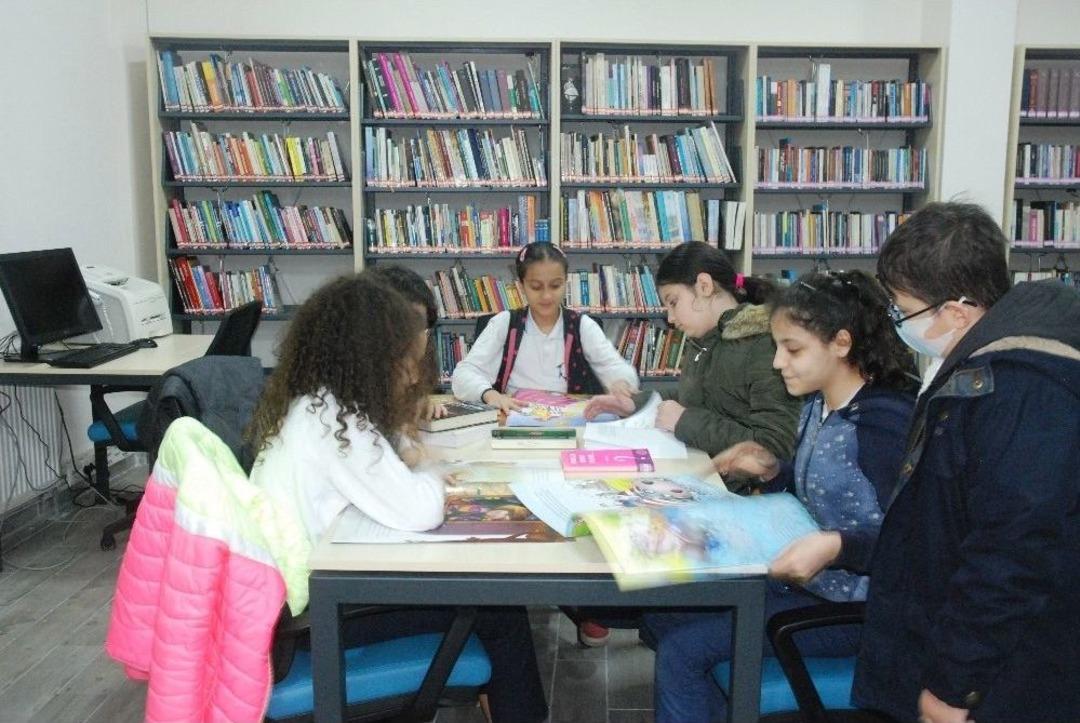 Zeytinburnu Halk K&uuml;t&uuml;phanesi A&ccedil;ıldı