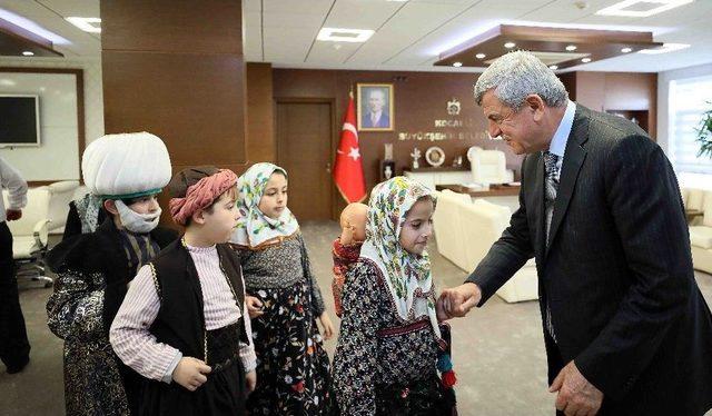 Başkan Karaosmanoğlu, Gebze Emlak Konutları İlkokulu Öğrencilerini Ağırladı