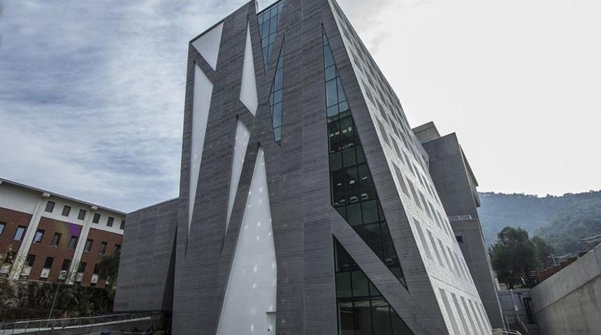 İzmir Ekonomi’ye En İyi Eğitim Binası Ödülü