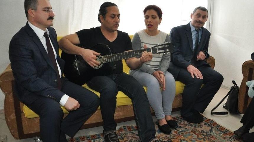 Sinop&rsquo;ta Yaşayan İranlı Ailenin Evinden Nağmeler Y&uuml;kseldi