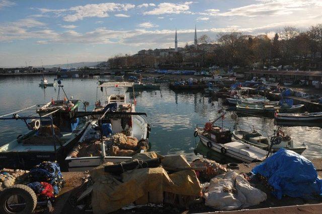 Akçakoca’da Balıkçı Teknelerine Sıkı Denetim