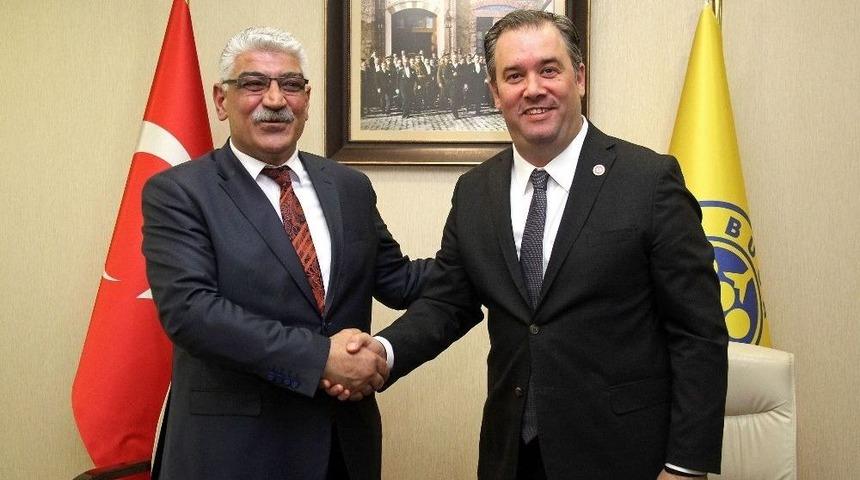 Buca&rsquo;da Memurların Toplu S&ouml;zleşme Sevinci