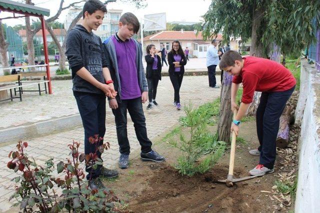 Öğrenciler Geleceği Yeşillendiriyor